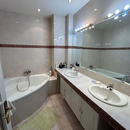 Апартаменты Le Dante Clim Balcon